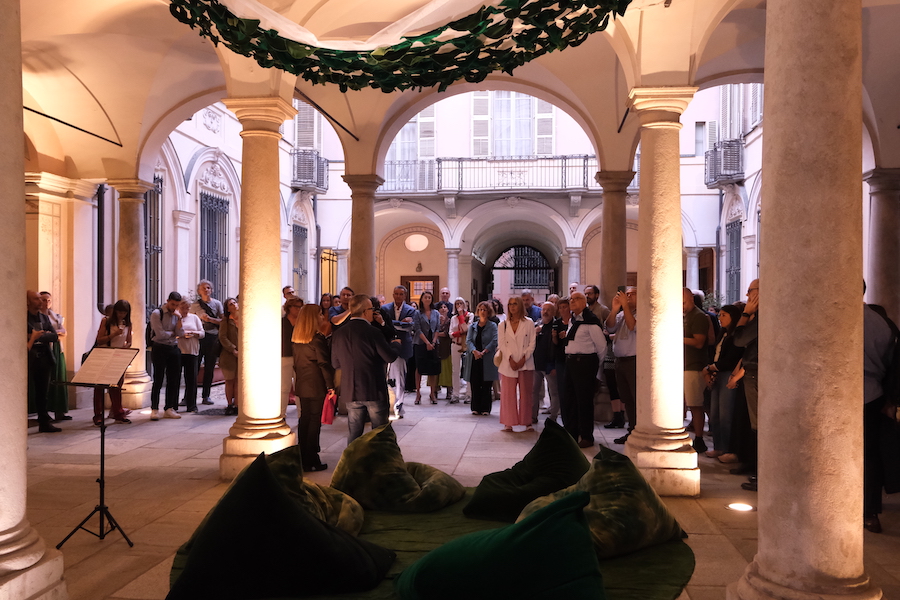 Art Site Fest: l'arte di Elizabeth Aro per il cortile di Palazzo Biandrate
