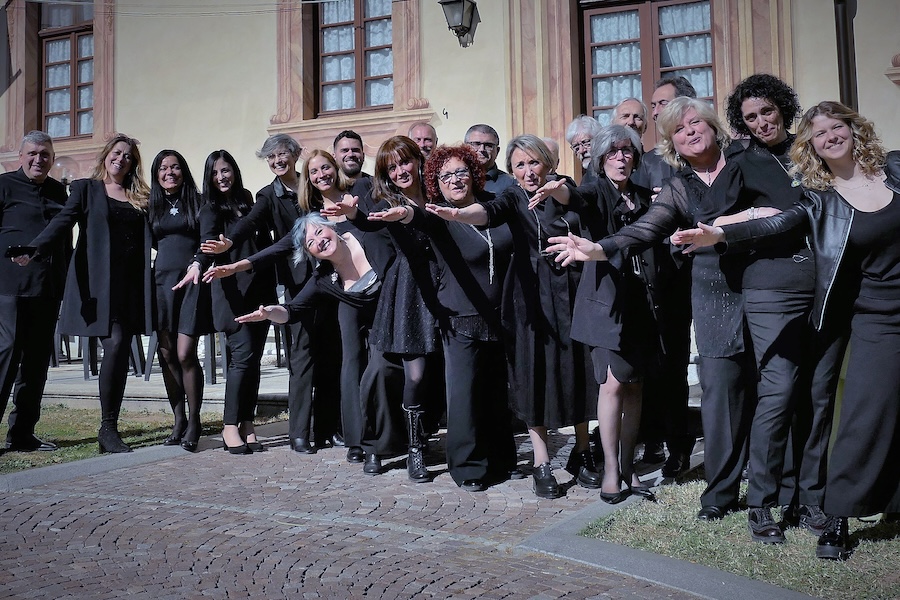 Le voci del Real Vocal Choir accendono il cortile di Palazzo Biandrate
