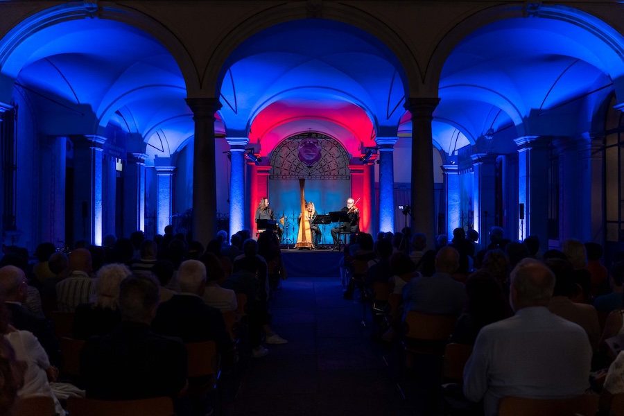 La magia di Alchimea nel cortile del Museo
