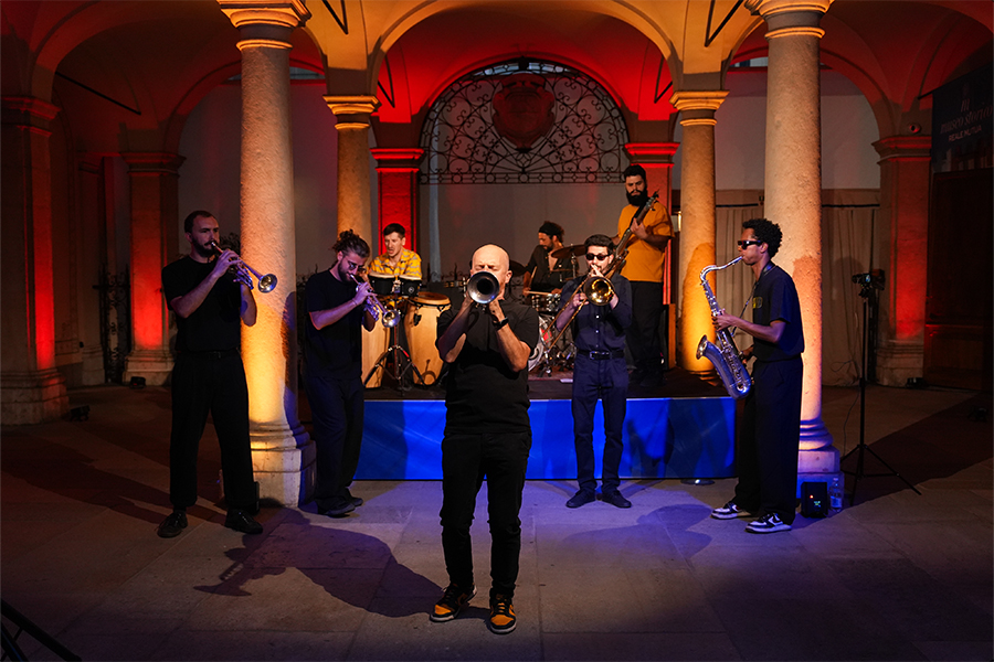 Il jazz di strada arriva a Palazzo Biandrate con la Rusty Brass Band
